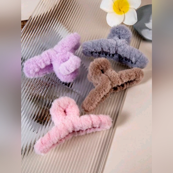 Accessories - Cute 4pcs Women Solid Fluffy Fashionable Hair Claw Clips